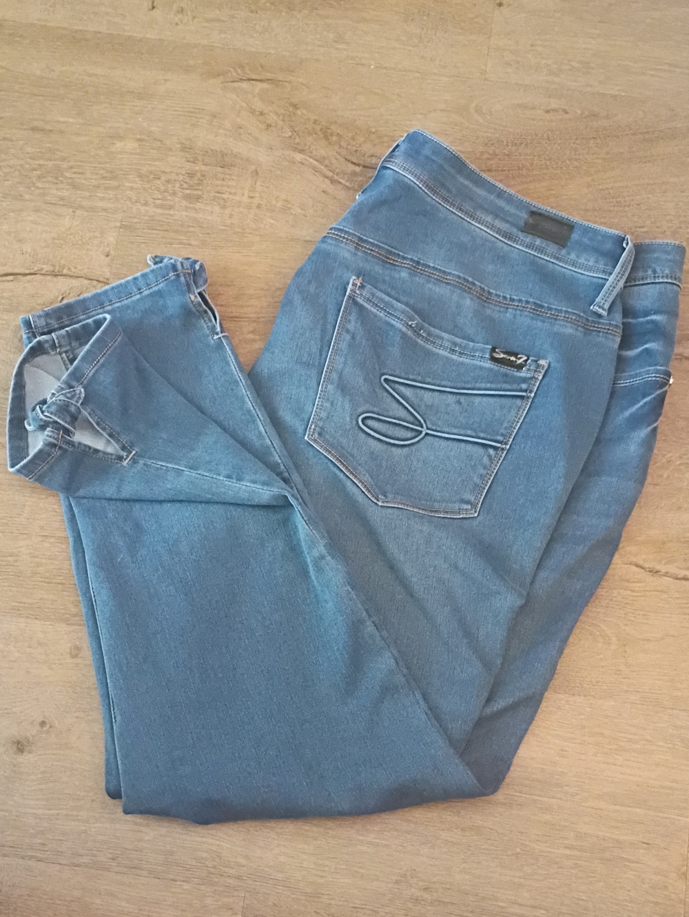 Classic High-Rise Women's Jeans in Blue